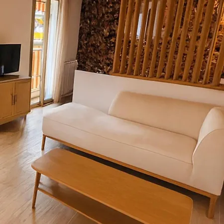 New - Golden Square - Large One-bedroom - Air-conditioning - Parking Lejlighed