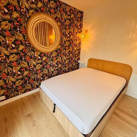 New - Golden Square - Large One-bedroom - Air-conditioning - Parking * Niza