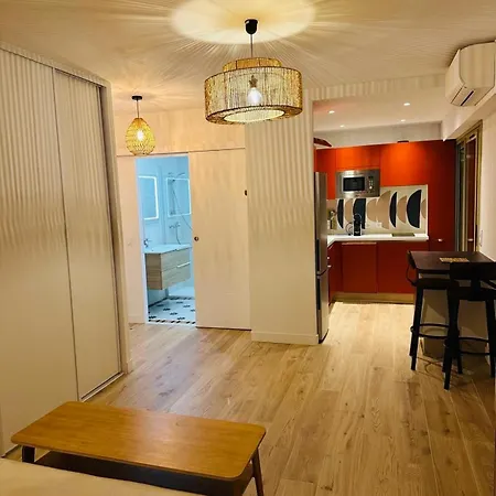 New - Golden Square - Large One-bedroom - Air-conditioning - Parking Nice