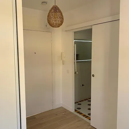 New - Golden Square - Large One-bedroom - Air-conditioning - Parking Nice